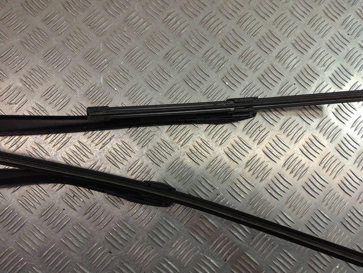 BMW 5 Series F10/F11 (2009-2017) Priekšējie stikla tīrītāji 7182459,7203156 18239315