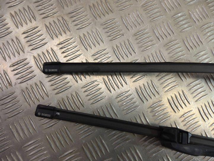 BMW 5 Series F10/F11 (2009-2017) Priekšējie stikla tīrītāji 7182459,7203156 18239315