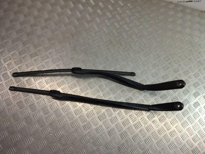 BMW 5 Series F10/F11 (2009-2017) Priekšējie stikla tīrītāji 7182459,7203156 18239315