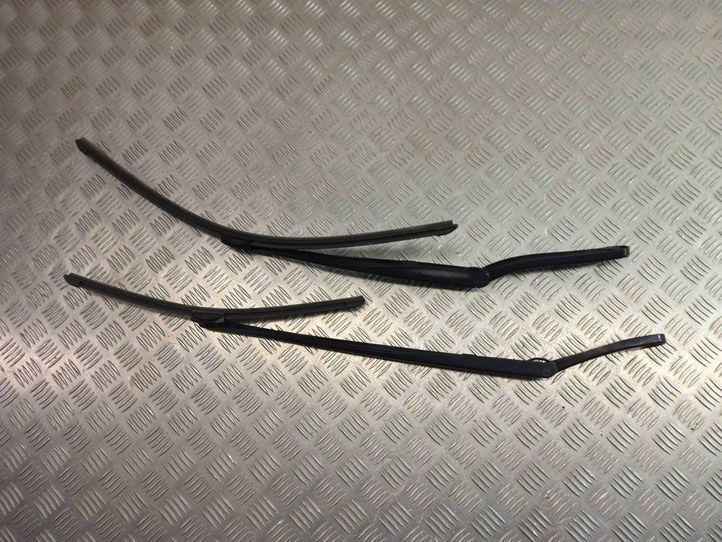 BMW 5 Series F10/F11 (2009-2017) Priekšējie stikla tīrītāji 7182459,7203156 18239315